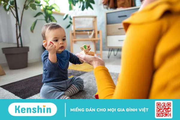 Bé 10 tháng chưa biết ngồi có bình thường không? Lời khuyên dành cho bố mẹ 3