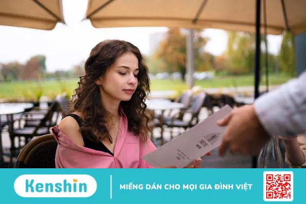 Bí quyết ăn uống lành mạnh khi dự tiệc giúp bạn bảo vệ cơ thể 1