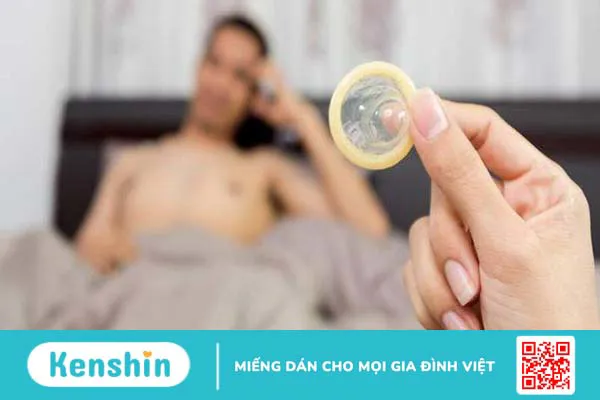 Bị rách bao cao su khi quan hệ phải làm sao? 1