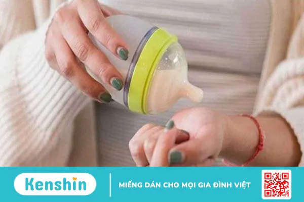 Các loại nước không nên dùng pha sữa cho trẻ 4