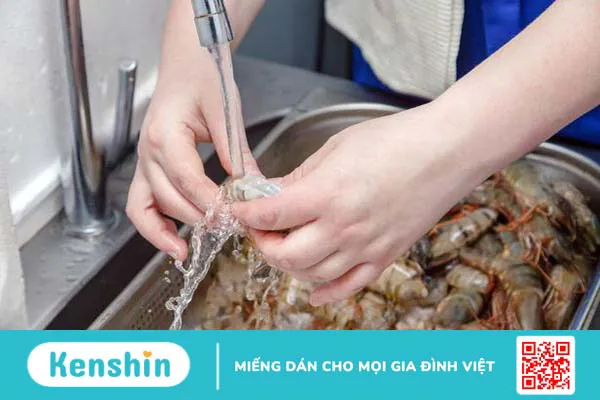 Cách bảo quản tôm trong tủ lạnh không bị đen 3