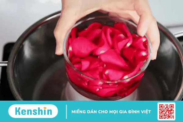 Cách làm nước hoa hồng dưỡng da tại nhà đơn giản mà hiệu quả 2