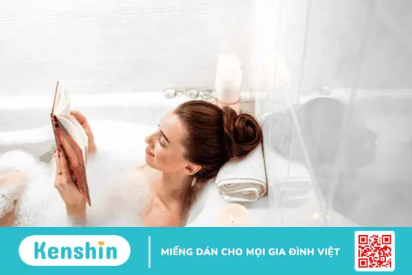 Cách làm nước hoa hồng dưỡng da tại nhà đơn giản mà hiệu quả 5