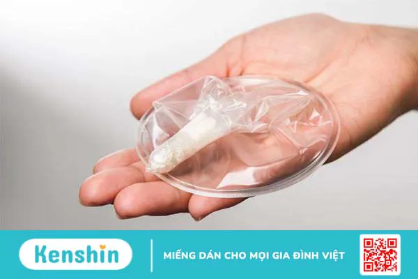 Nên làm gì sau khi lấy bao cao su ra khỏi vùng kín