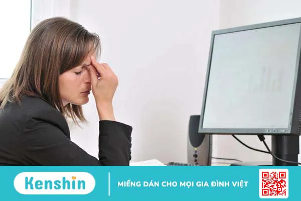 Ngồi trước máy tính trong thời gian dài có thể gây đau đầu