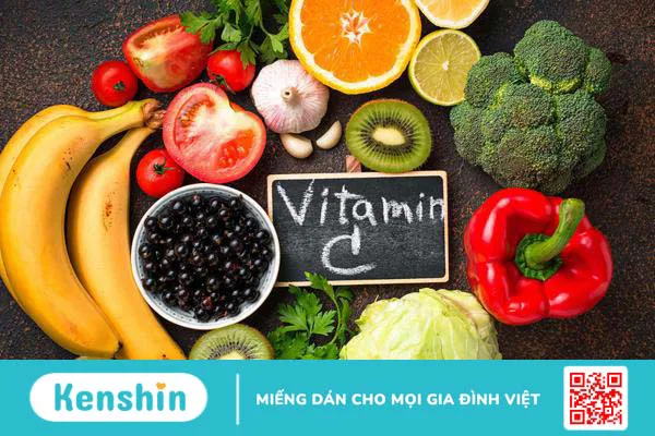 Vitamin C có vai trò quan trọng trong việc ngăn ngừa chảy máu mũi và hỗ trợ sức khỏe của mạch máu