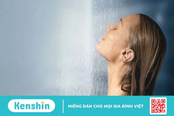 Bà bầu có nên tắm nước nóng khi mang thai không cũng là một trong những băn khoăn của nhiều chị em