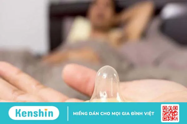 Dùng bao cao su sai cách có thể bị viêm nhiễm