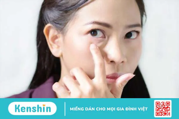 Mắt nhìn thấy đốm đen là bệnh gì? 1