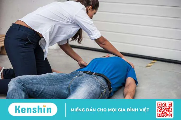 Hướng dẫn cách hô hấp nhân tạo khi bị điện giật an toàn 2