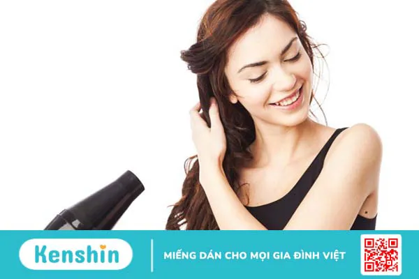 Sấy tóc nhiều gây yếu, dễ rụng tóc