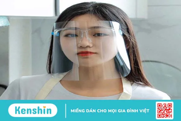 Kính ngăn giọt bắn có thể thay thế hoàn toàn khẩu trang tiêu chuẩn không? 2