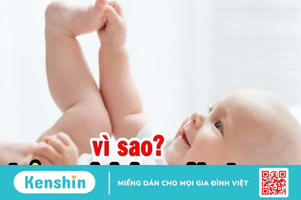 Lý giải hành động trẻ sơ sinh hay nhìn tay và quá trình phát triển thị giác của trẻ 4