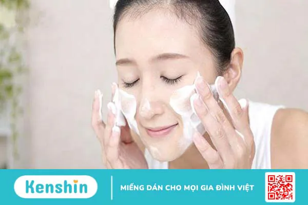 Mụn đầu đen ở má: Nguyên nhân hình thành và cách trị mụn 2