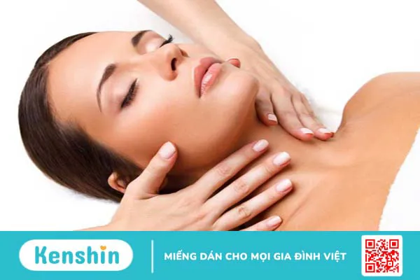 Những cách chăm sóc da cổ khỏi tình trạng mụn 2