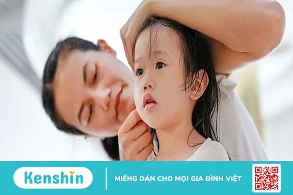 Rạch chích mủ màng nhĩ trị bệnh viêm tai giữa 4