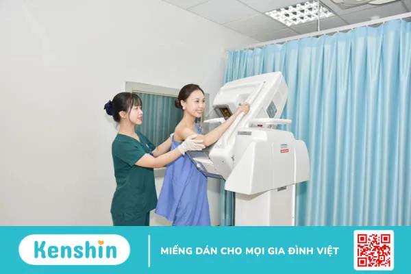 Tầm soát ung thư vú ở phụ nữ đặt túi ngực 2