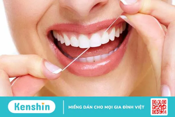 Sai lầm khi dùng chỉ nha khoa là dùng với lực quá mạnh