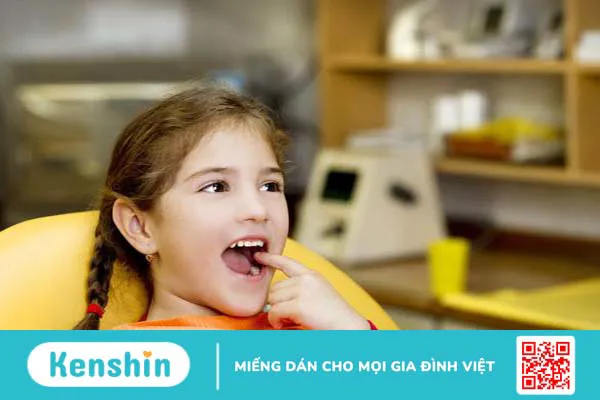 Trẻ 7 tuổi bị sâu răng hàm phải làm sao? 2