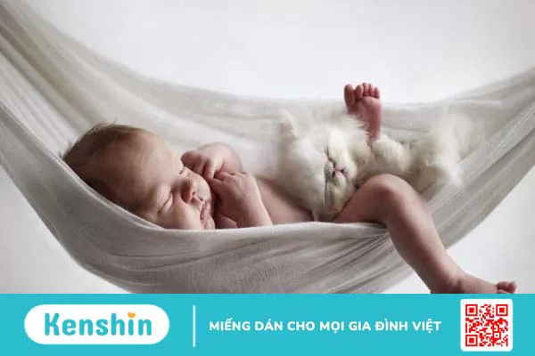 Trẻ sơ sinh bị té võng: Nguyên nhân, hậu quả và cách phòng tránh 4