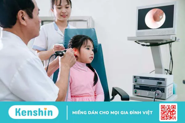 Vành tai bé bị sưng đỏ là bệnh gì? Ba mẹ cần xử trí như thế nào? 3