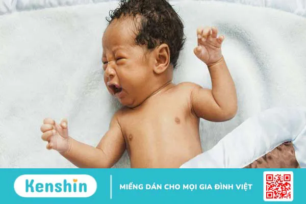 Vì sao trẻ sơ sinh hay gồng mình? Cha mẹ nên làm gì? 1