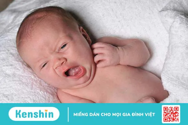 Vì sao trẻ sơ sinh hay gồng mình? Cha mẹ nên làm gì? 2