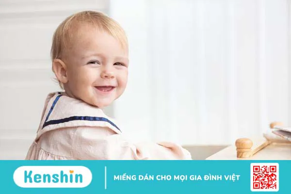 Bé 2 tuổi có sự phát triển như thế nào về vận động, ngôn ngữ, nhận thức, cảm xúc?