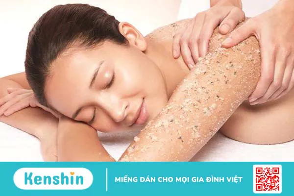 Nên tẩy tế bào chết trước hay sau khi tắm? 2