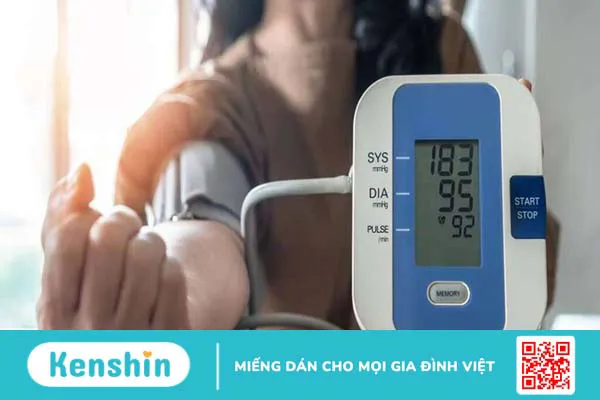 Phẫu thuật giảm áp trong đột quỵ xuất huyết não được chỉ định trong trường hợp nào?  2